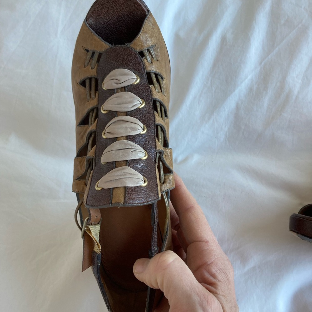 Super Chic, Unique Givenchy Platform Pumpworn Onc… - image 2